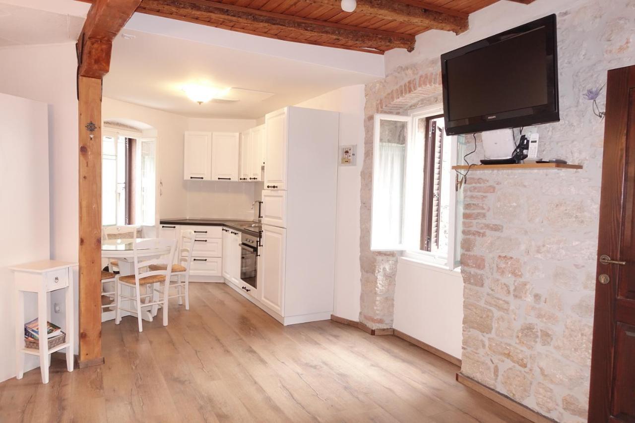 Romantic Studios Ровинь Экстерьер фото