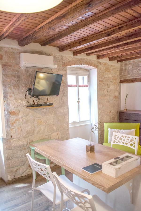 Romantic Studios Ровинь Экстерьер фото